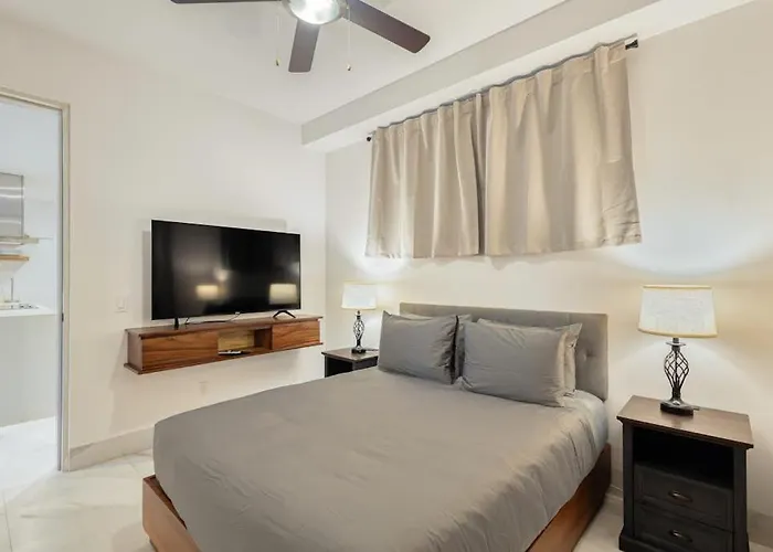 Family-friendly Oasis With Pool And Steps From Medano Сasa de vacaciones Cabo San Lucas